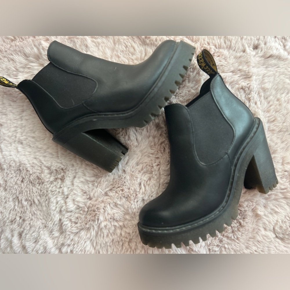 Dr. Martens cute booties size 5